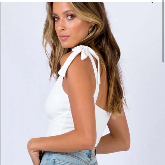 Princess Polly Pants - Princess Polly clover size 4 white shoulder tie ribbed stretchy bodysuit